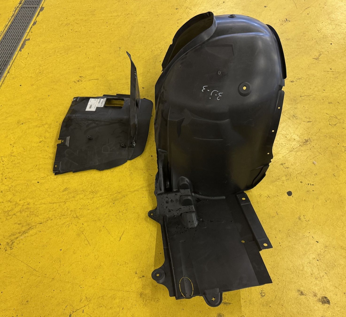 BMW Tutti pezzi di ricambio auto: BMW série 3 E46 passage de roue intérieur droit – Nuovo (secondo la descrizione) da Satigny venduto da rfo59 1