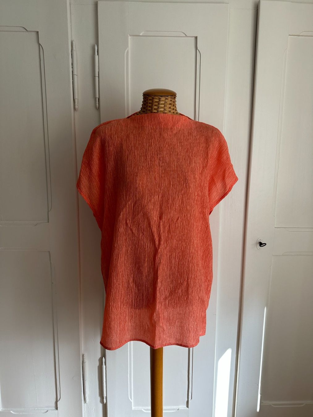 Cos Tuniken: COS - Oberteil apricot plissiert oversized S – Gebraucht aus Zürich von Diazaio
