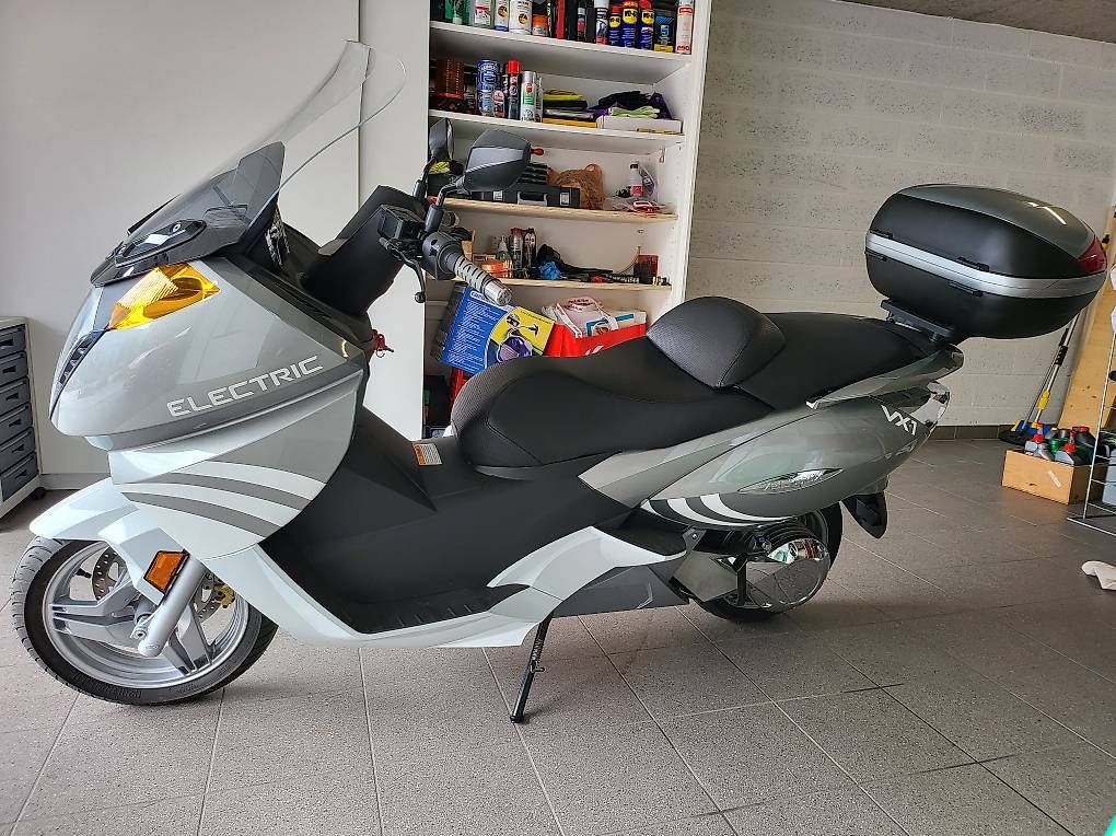 Scooter: Vends Vectrix avec top case jamais roulé. 27 Kms. – Usato da Leytron venduto da sfcars 2