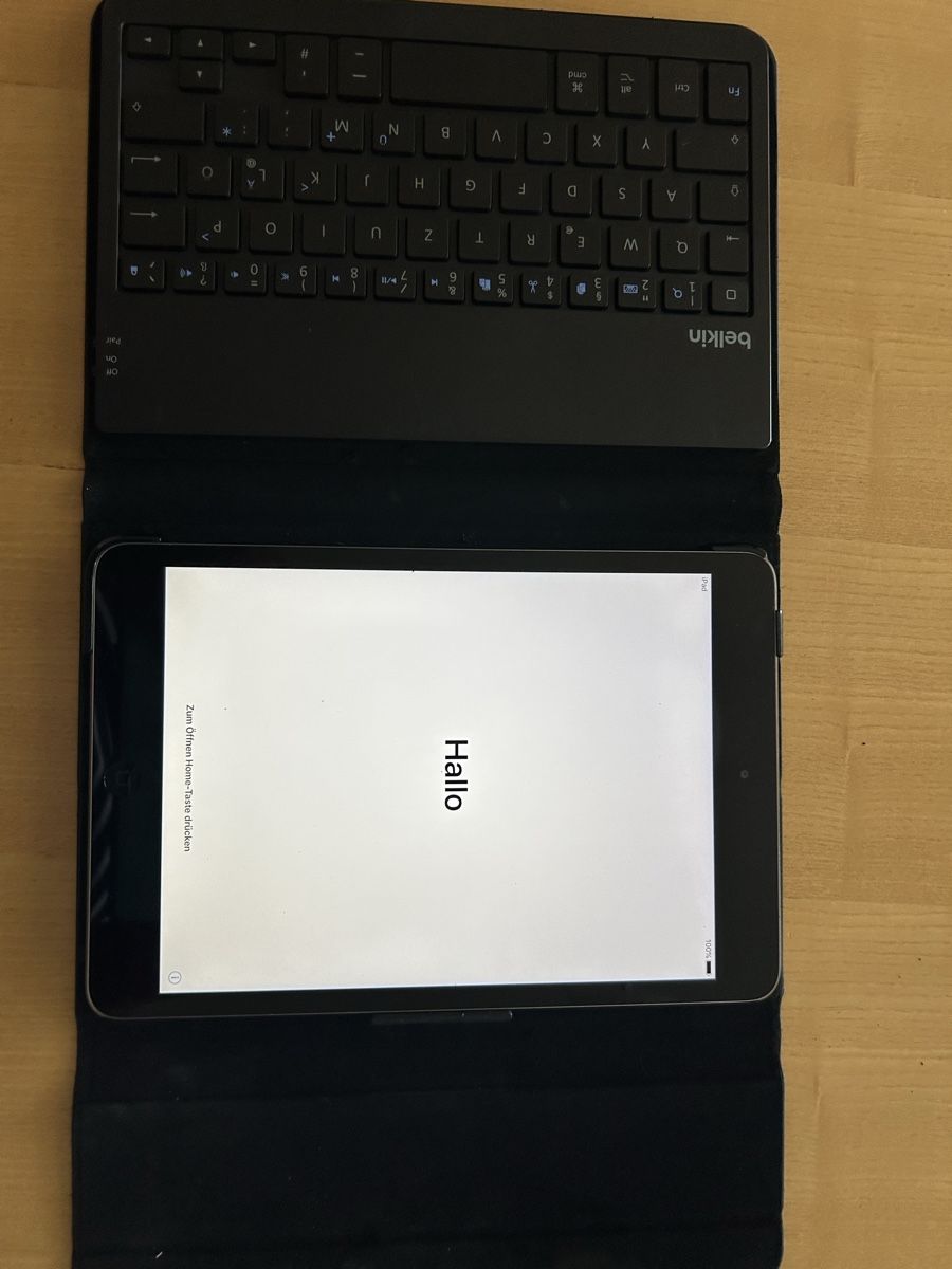 Apple Tablet PC: Apple iPad mini 2 mit Tastatur und Hülle – Usato da Zug venduto da nic_klq5