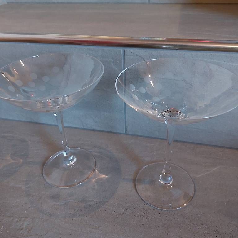 Verres: 2 Cocktailgläser – D'occasion à Bellikon par Anithom