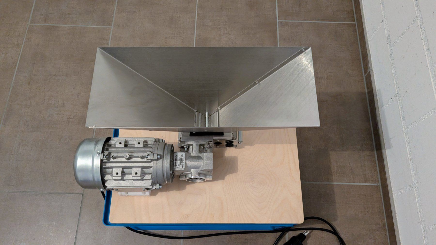 Alle Maschinen: MattMill Master Malzmühle mit Box + 230V Motorkit – Gebraucht aus Gams von Darky3 4
