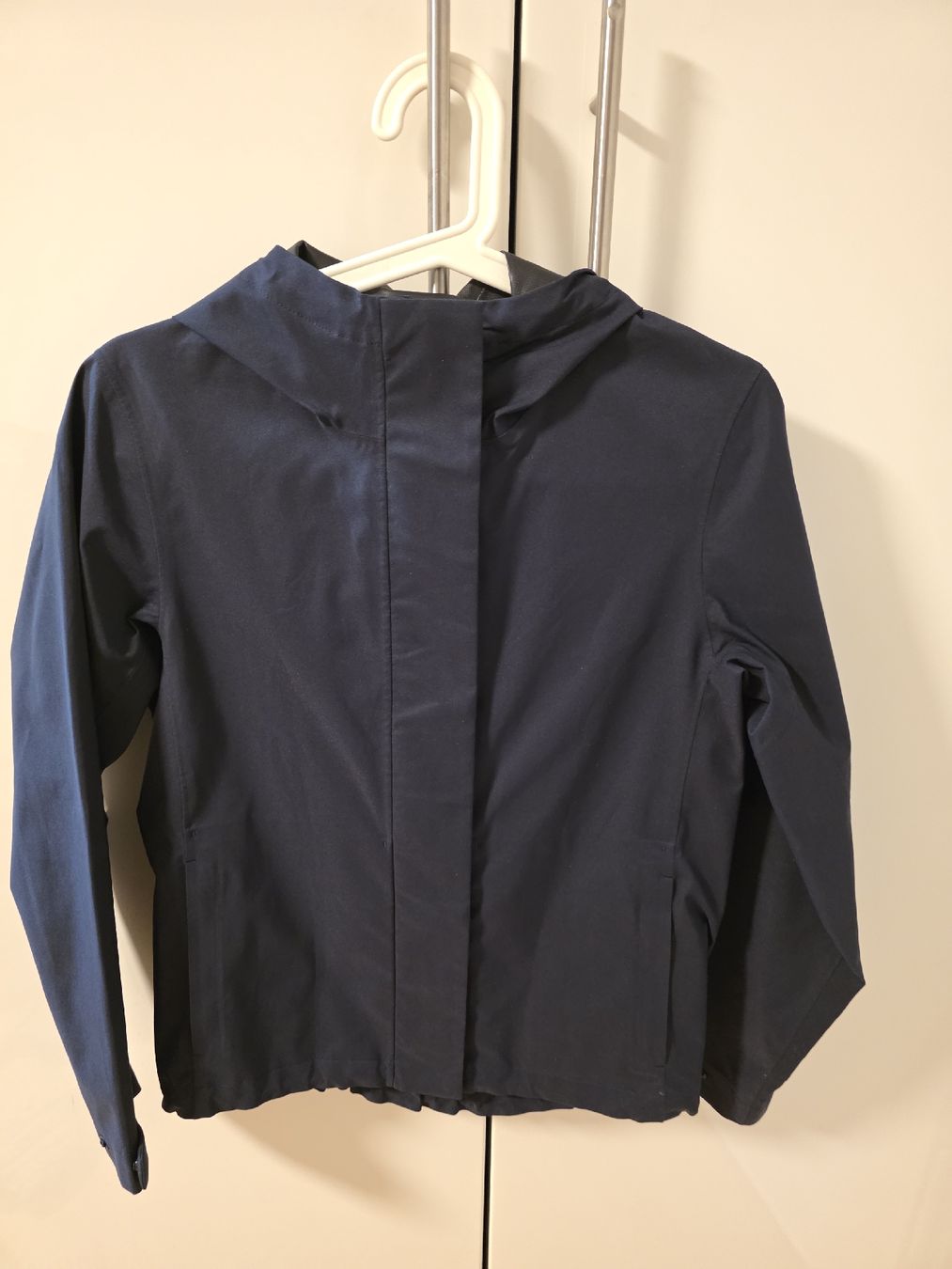 Uniqlo Jacken: Dark blue uniqlo rain jacket – Gebraucht aus Zürich von lit_n7pb