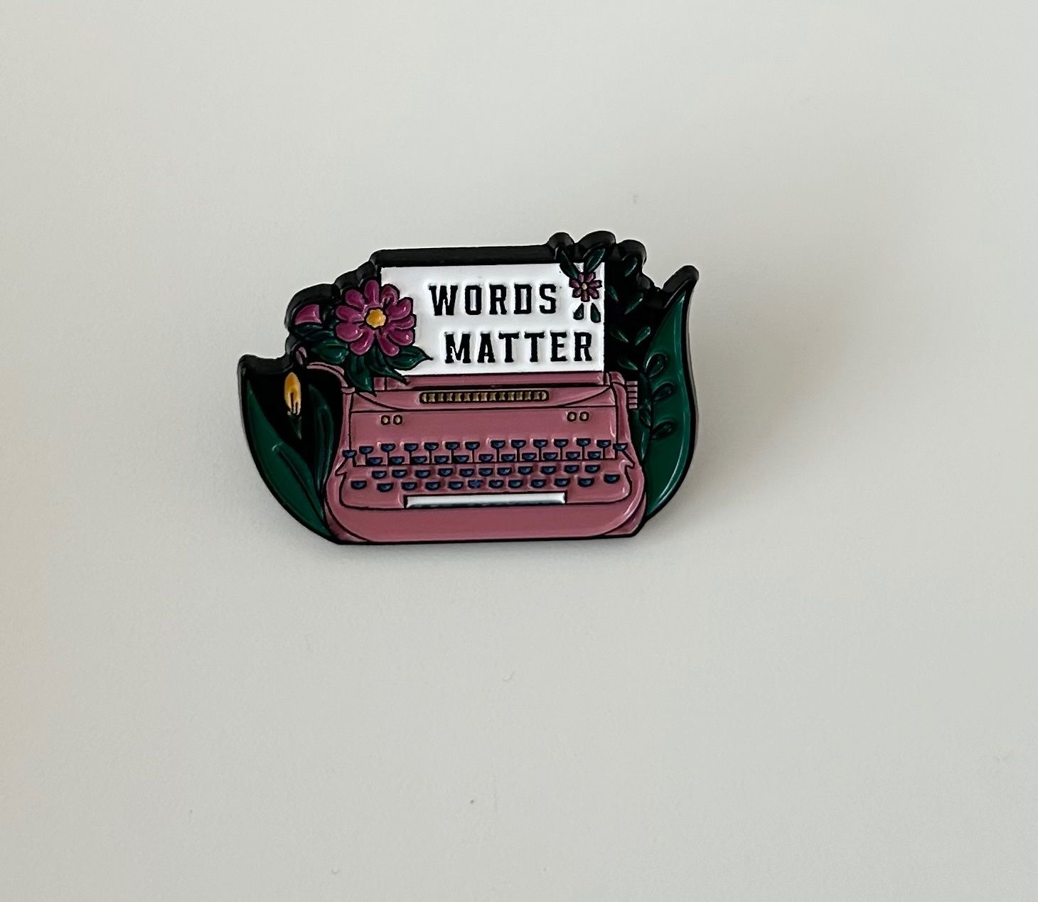 Placchette & Badge: Pin - Words matter -  New – Nuovo (secondo la descrizione) da Basel venduto da lau_982w