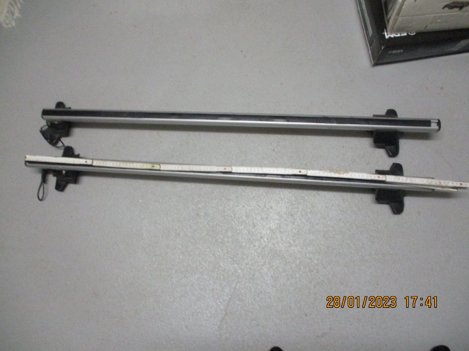 Dachträger: Dachträger / Querträger für Dachbox – Gebraucht aus Oftringen von Sialur