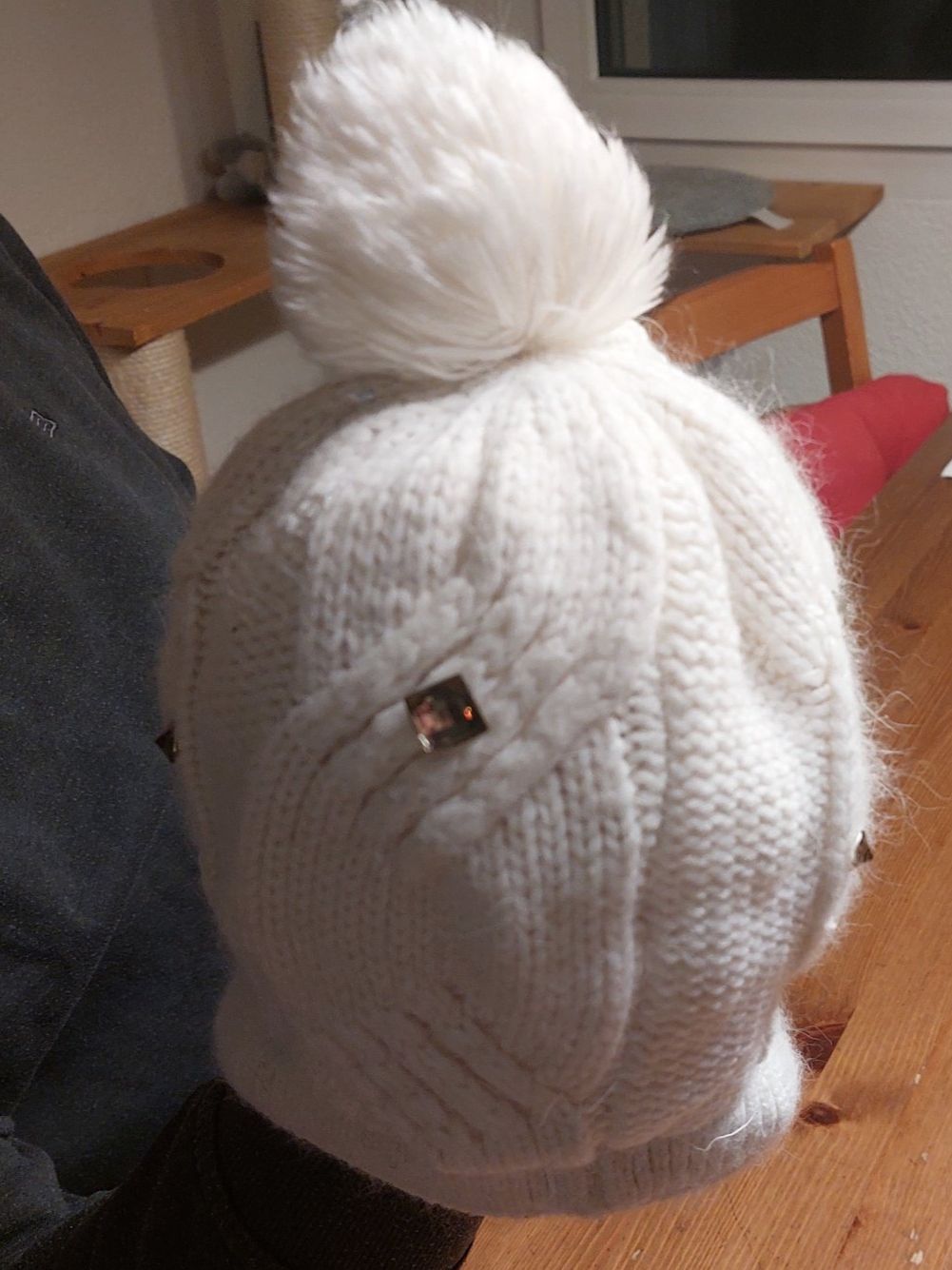 Copricapi, berretti & cappellini: Wintermütze Weiss mit Bommel und Strass – Usato da Samstagern venduto da Bladetigi 2