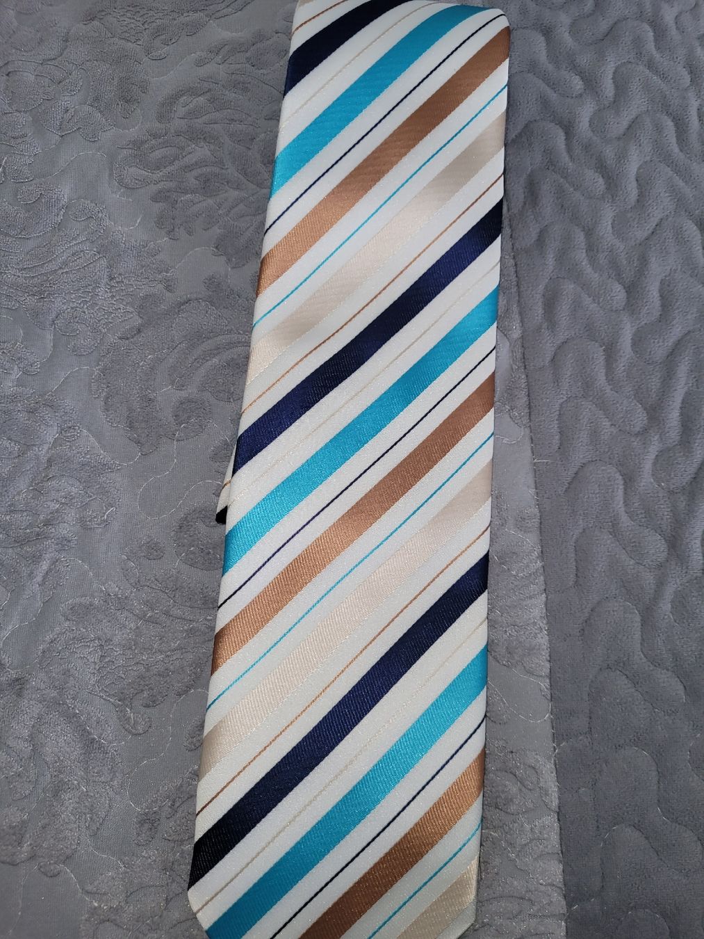 Cravatte: Elegante Herrenkrawatte gestreift – Nuovo e nell'imballaggio originale da Bassersdorf venduto da kid_fm98