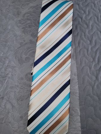 Elegante Herrenkrawatte gestreift