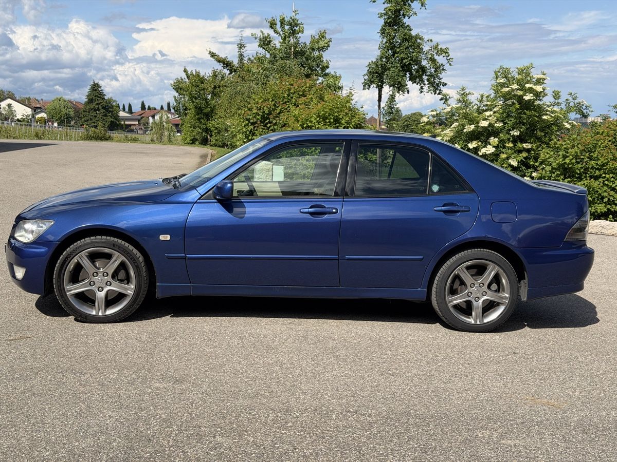 Lexus Automobili: Lexus IS300 – Usato da Genève venduto da L_astr 2