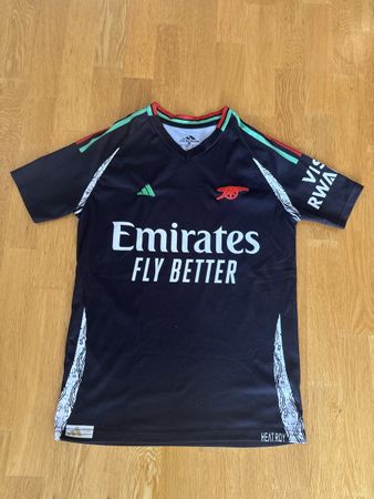Fussball Trikot Arsenal Saka 7 Grösse S neuwertig