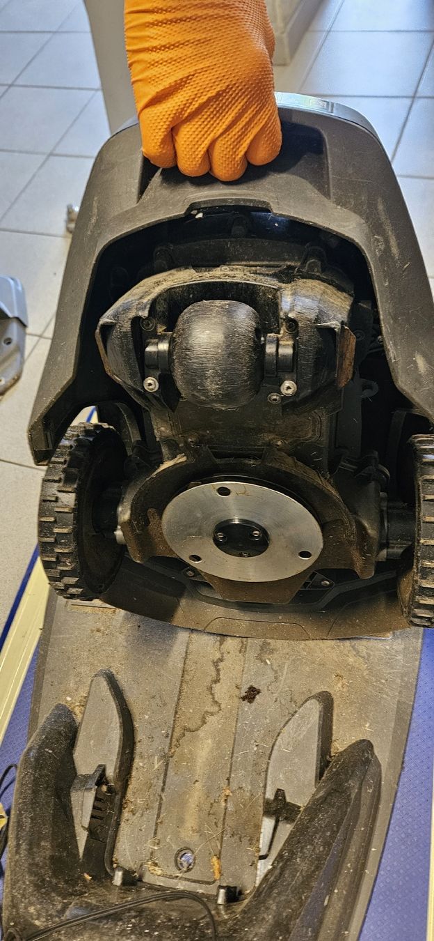 Husqvarna Rasenmäher: Husqvarna Automower – Gebraucht aus Couvet von Nonos6 2