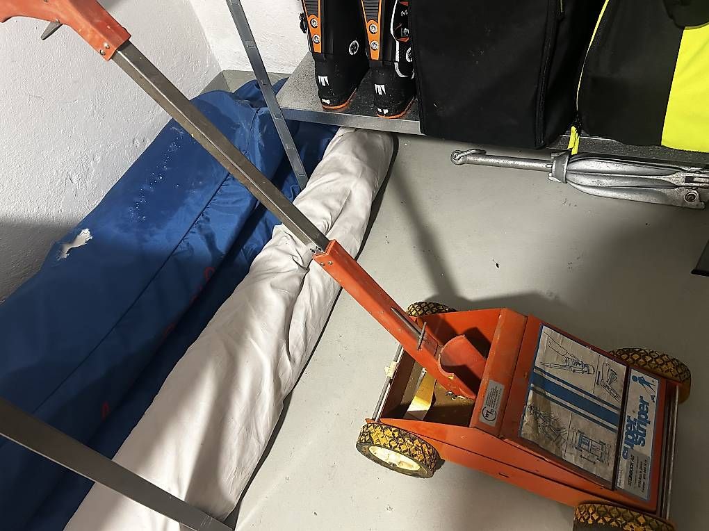 Tutte le macchine: Tennisplatz Markiermaschine - Super Striper – Usato da Kesswil venduto da obeau 2