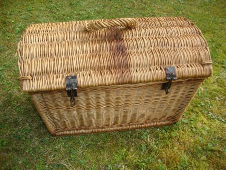 REISEKORB AUS WEIDENGEFLECHT ANTIK