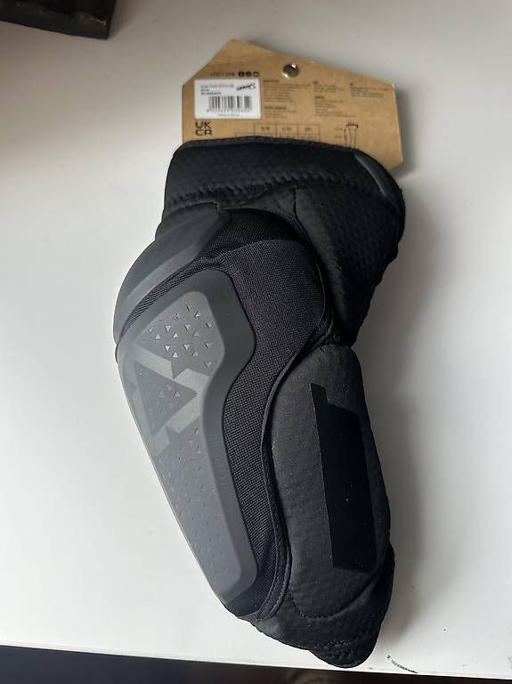 Schutz & Schoner: Leatt Knee Guards – Neu und originalverpackt aus Muri AG von ron_97s5