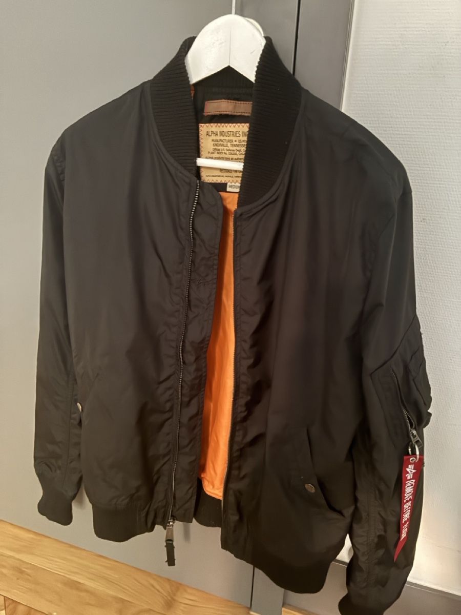 Alpha Industries Giacche: Alpha Industries Bomberjacke schwarz Grösse M – Usato da Zürich venduto da kla_87mv