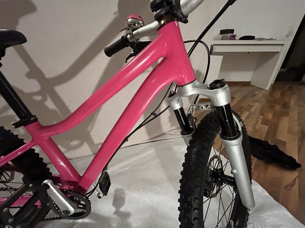 Woom on sale bike pink