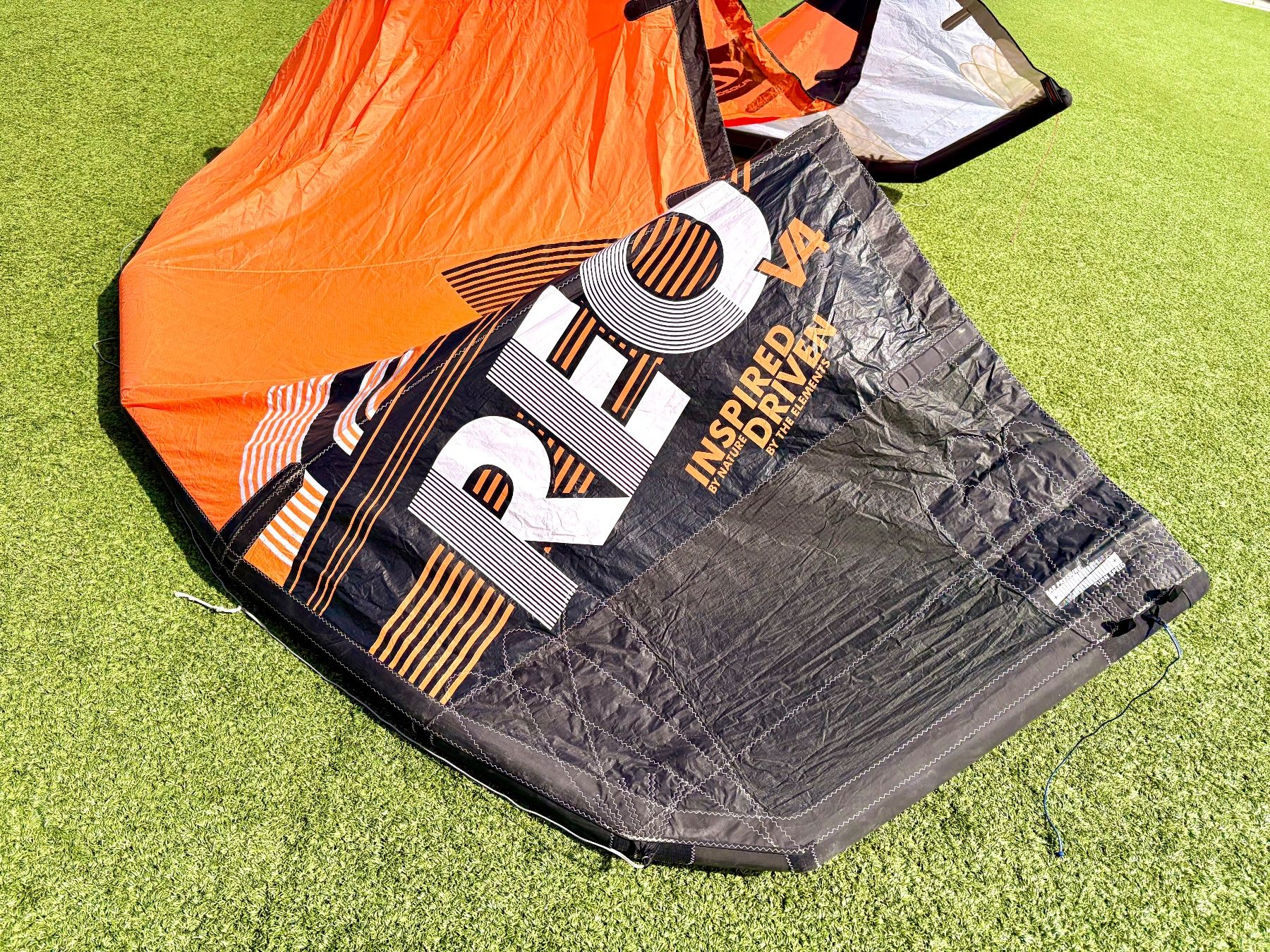 Ozone Aquilone: Kite OZONE REO V4 in 9m2 – Usato da Richterswil venduto da Traemlis 4