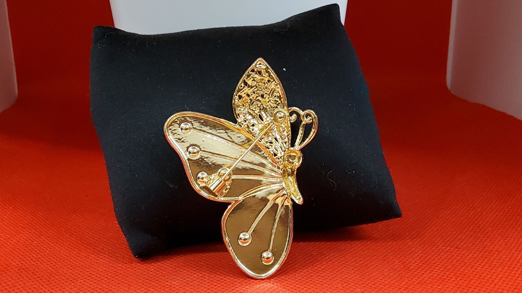 Broschen & Nadeln: Brosche Schmetterling Goldfarben mit Perlen und Stein – Neu (gemäss Beschreibung) aus Herisau von Nluanalucas 1