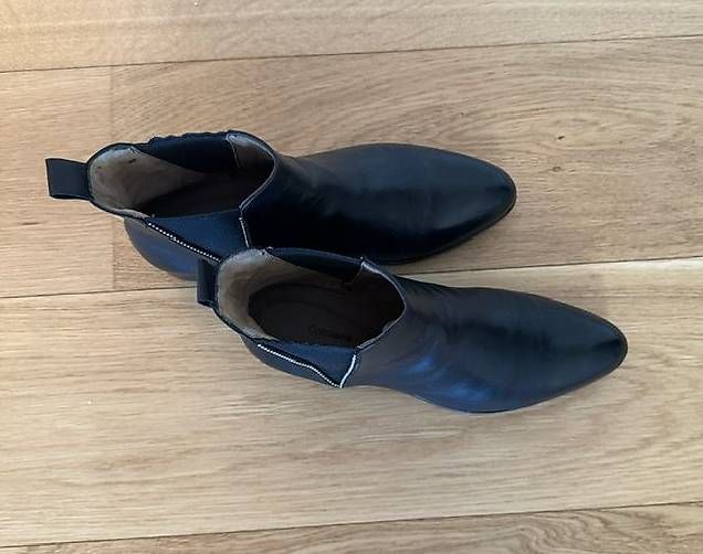Scarpe da donna: Wunderschöne Calpierre Leder-Stiefelette  / Grösse 40 – Usato da Sils im Domleschg venduto da Togarini 1