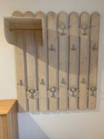 Garderobe aus Holz