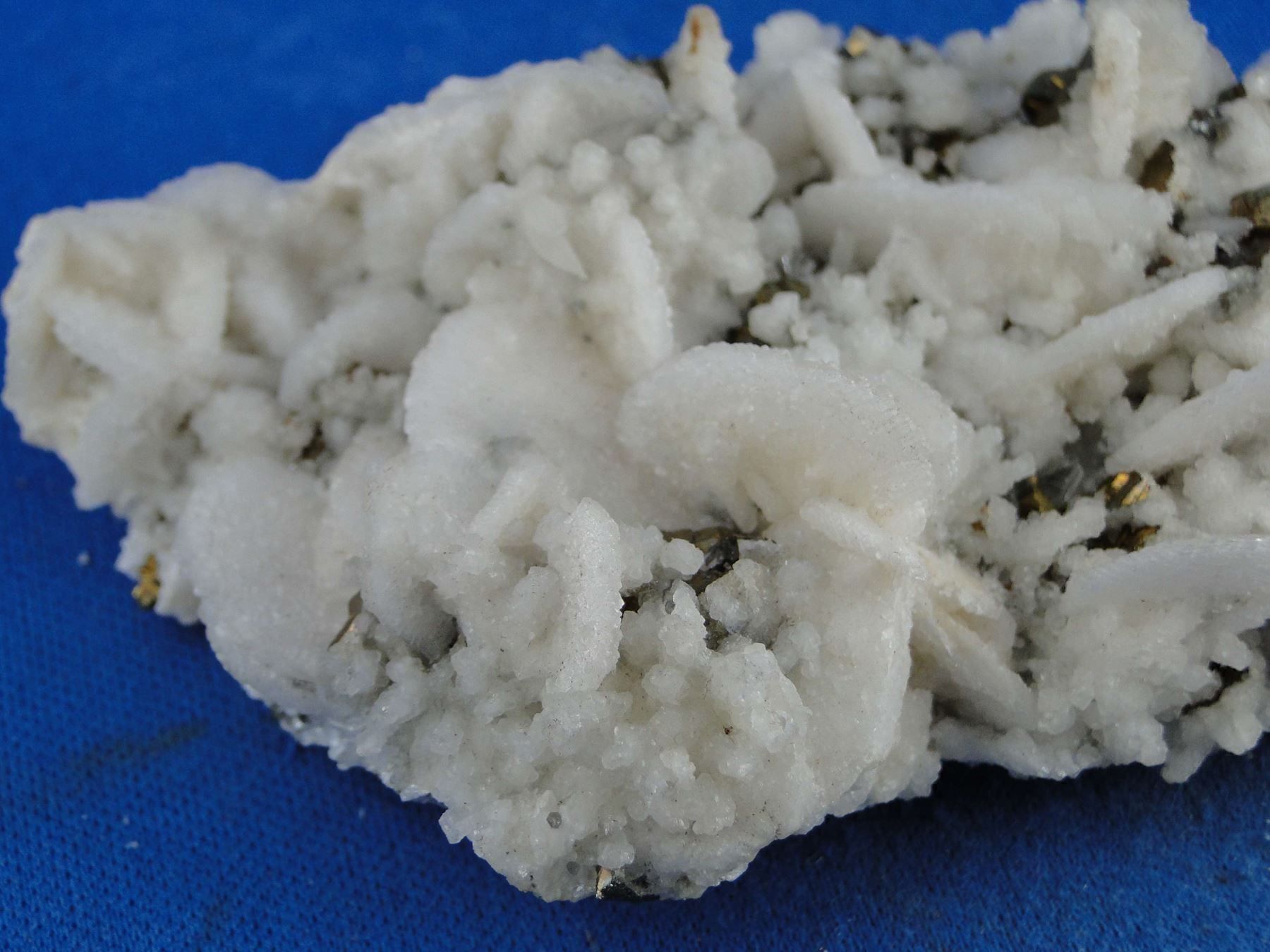 Minerali & Pietre curative: Quartz psm Baryt mit Chalkopyrit – Usato da Schinznach Bad venduto da Demerald 6