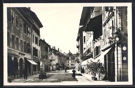 AK Payerne, Rue de Lausanne mit Läden