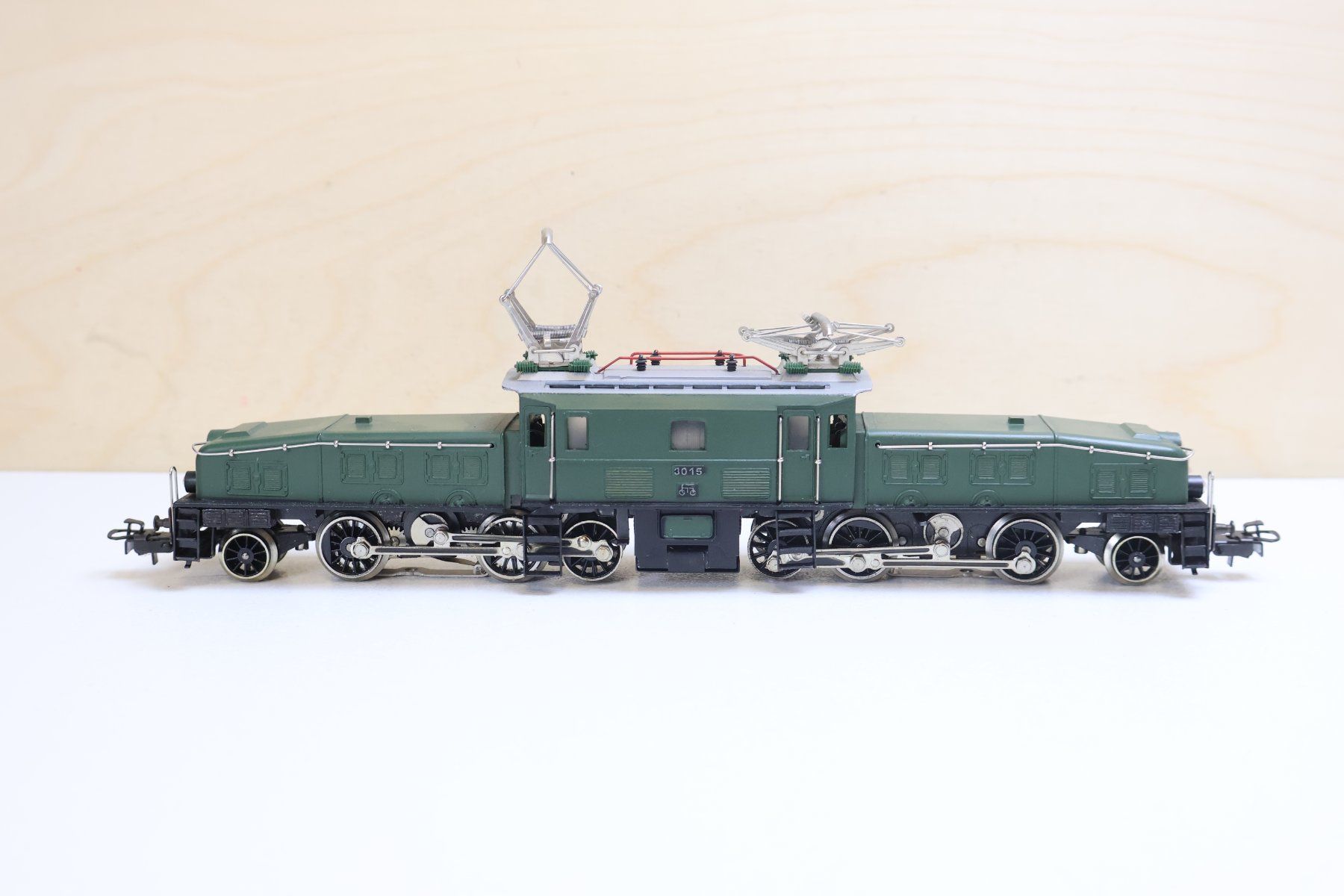 Märklin Modellini di ferrovie: Märklin SBB Krokodil E-Lok 3015 - Top Gussmodell – Usato da Winterthur venduto da Monstera 6