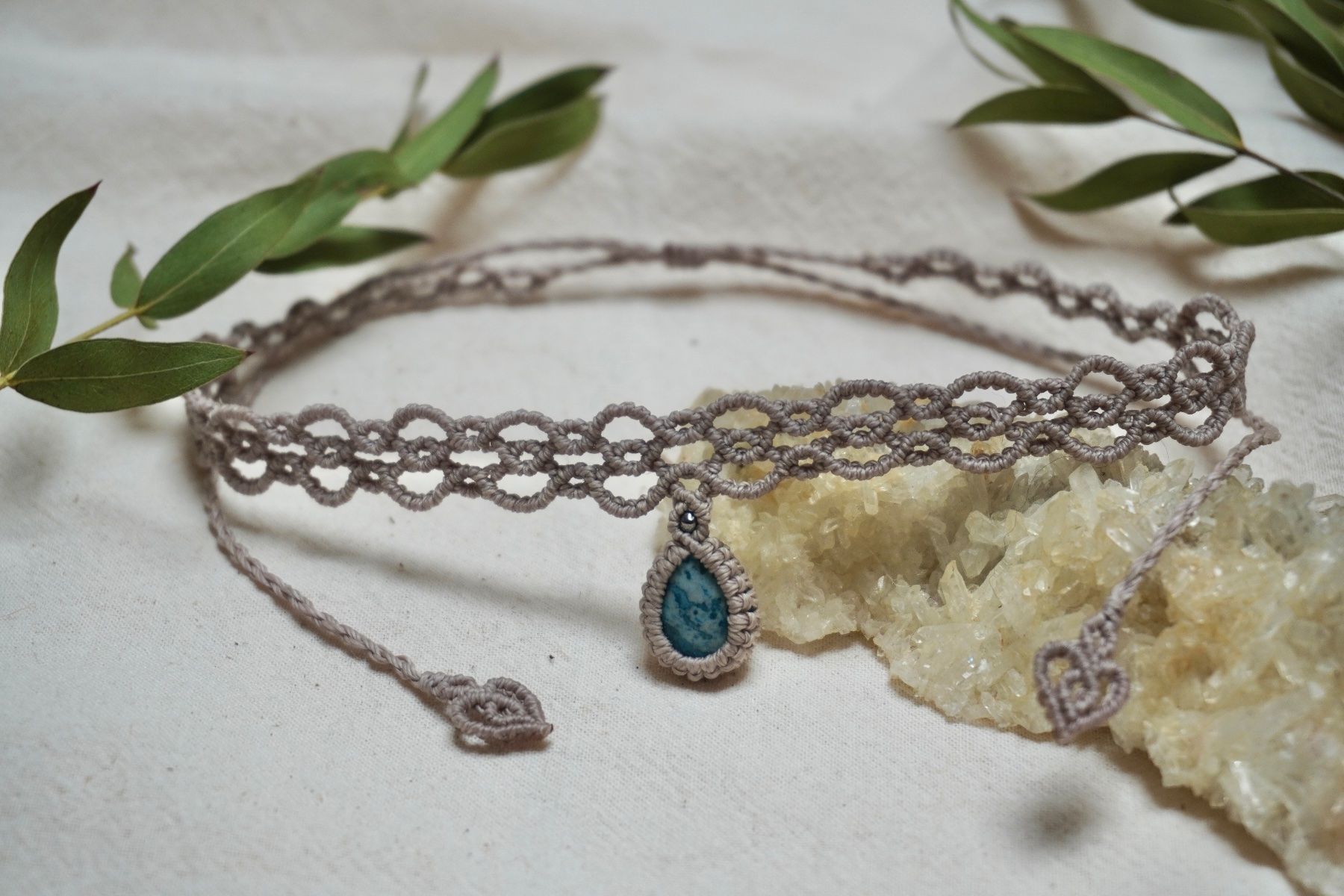 Catenine: Einzelstück - Makramee Choker-Halskette – Nuovo (secondo la descrizione) da Heerbrugg venduto da R.St27 2