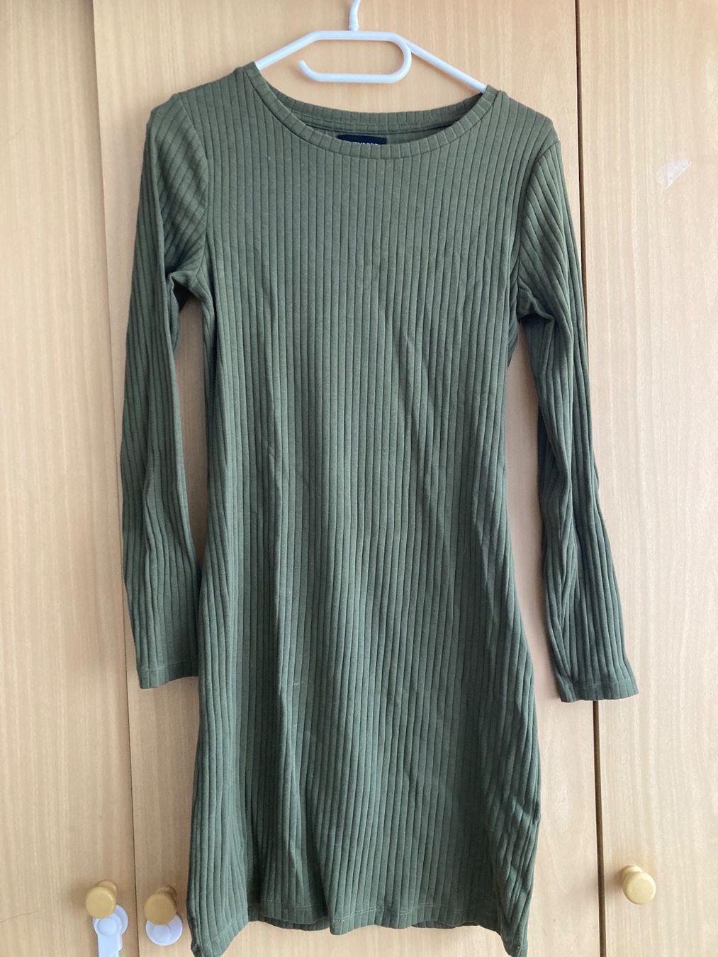 Vestiti: Kleid eng oliv grün Gr. M – Nuovo (secondo la descrizione) da Thun venduto da Vans_98 1