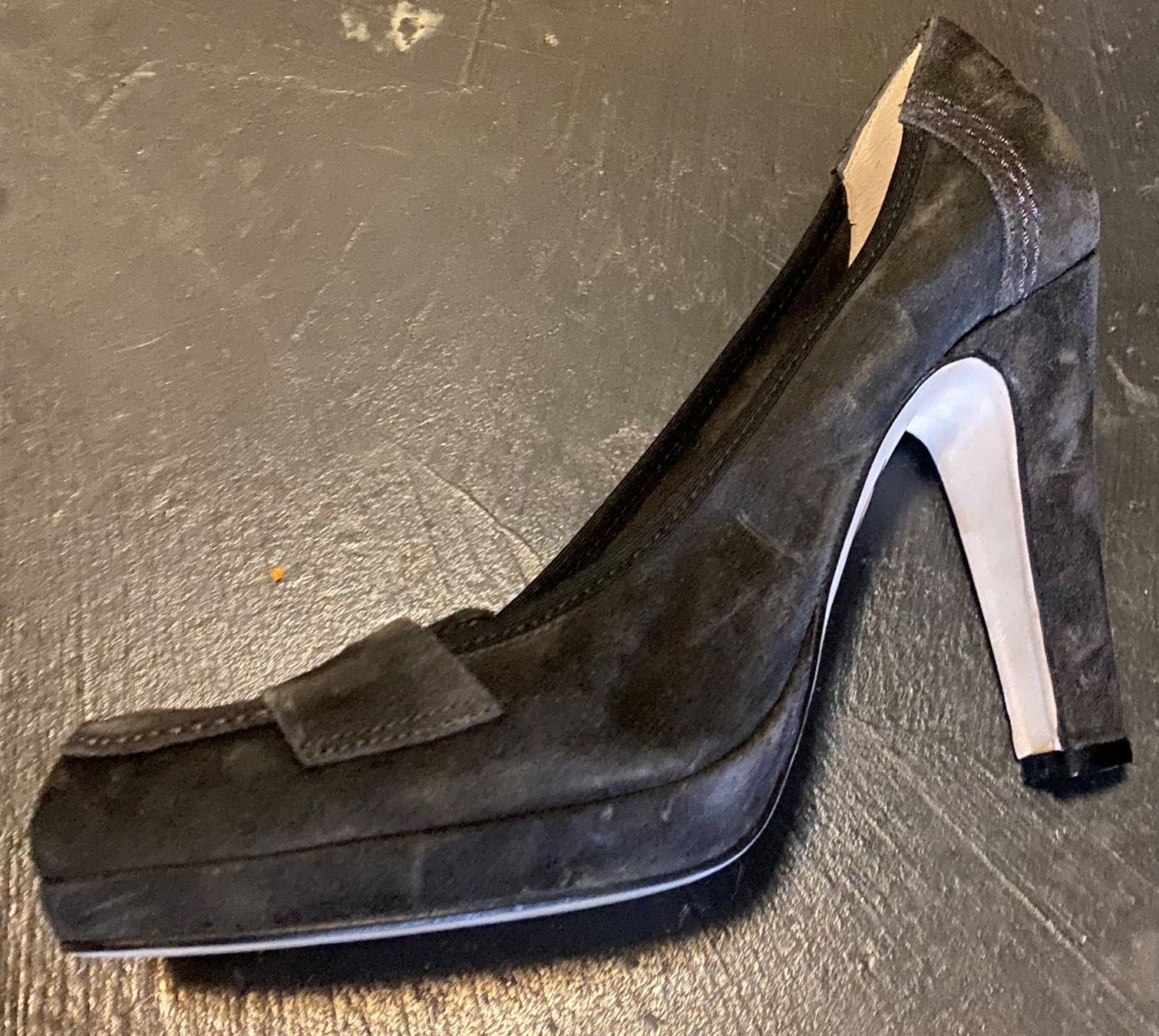 Damenschuhe: Pumps graues Wildleder ungetragen 37.5 – Neu (gemäss Beschreibung) aus Chur von simhofstr 2