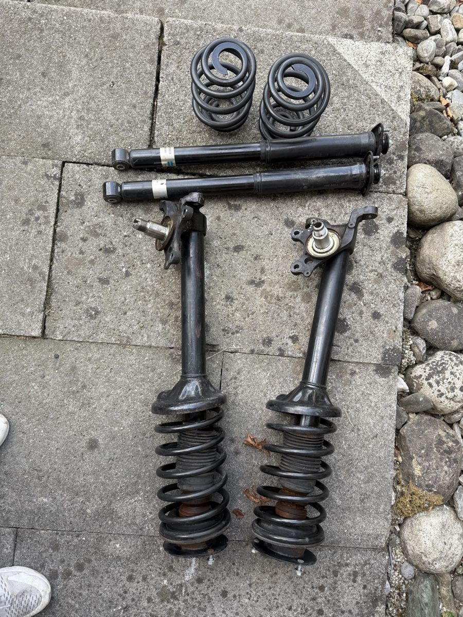 BMW Toutes les pièces auto: Originale Bmw e30 Federbeine mit Eibach Federn – D'occasion à Lachen SZ par joe_jkx8