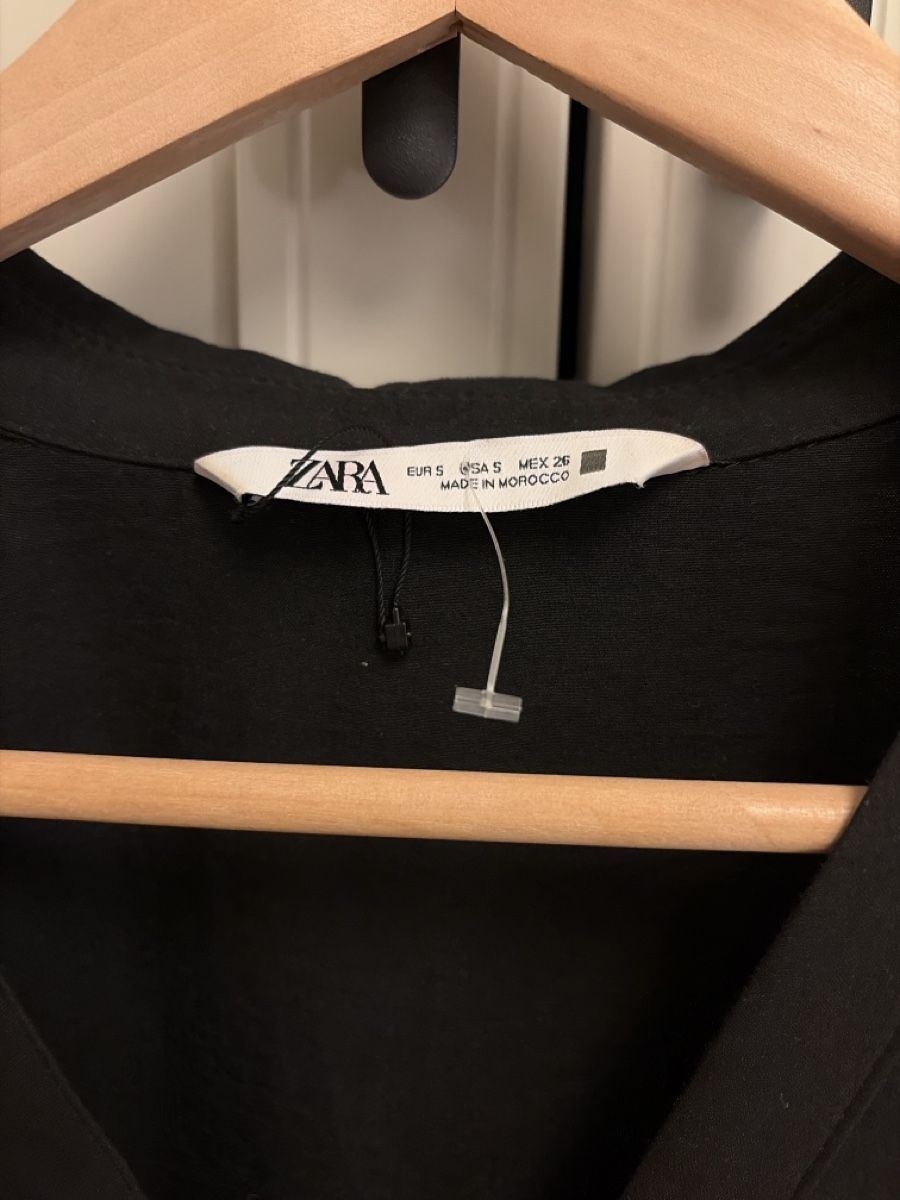 Zara Vestiti: Neues Kleid Zara schwarz langarm – Nuovo (secondo la descrizione) da Thalwil venduto da ver_vj9n 1