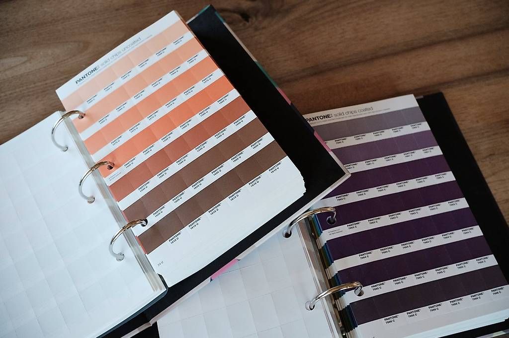 Libri: PANTONE SOLID CHIPS Two-Book Set coated/uncoated – Usato da St.Gallen venduto da jwssnr