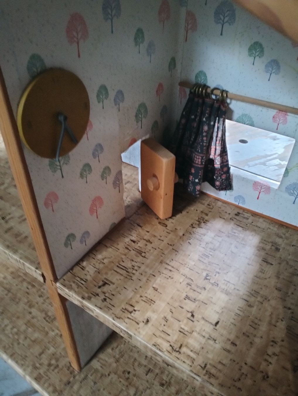Case e mobili per bambole: Puppenhaus aus Holz – Usato da Termen venduto da Zofingia01 2