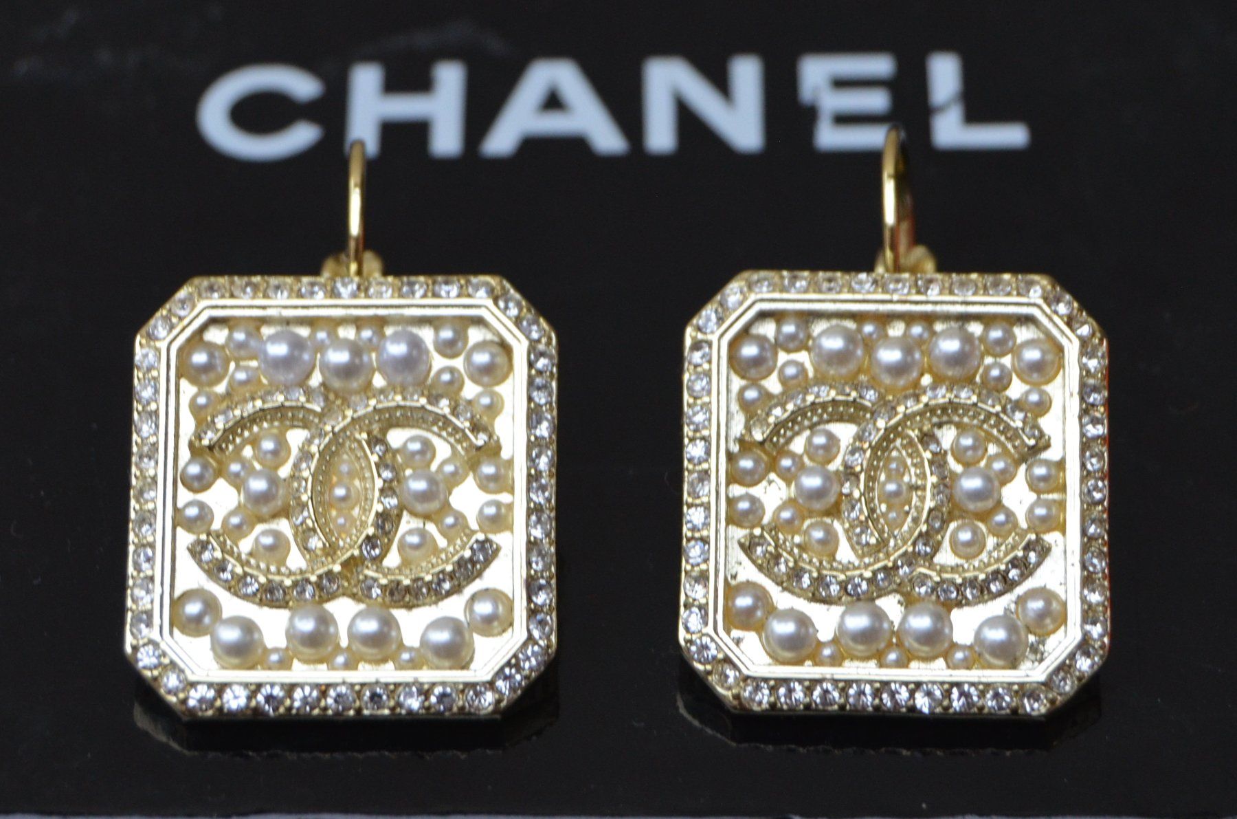 Chanel Orecchini pendenti & Orecchini a lobo: Chanel Ohrringe / boucles d'oreilles – Usato da Collonges venduto da Auganien