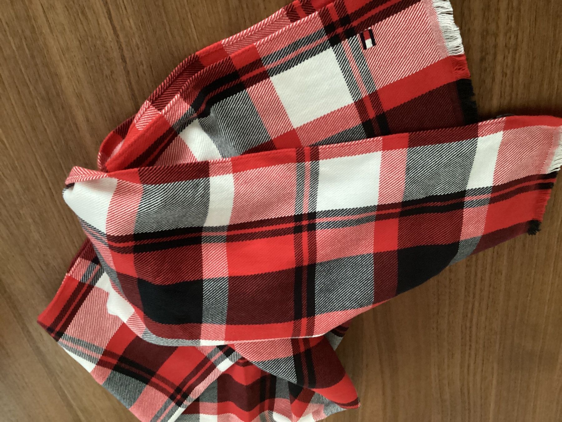 Tommy Hilfiger Foulard & Sciarpe: Tommy Hilfiger Schal – Usato da Dachsen venduto da ach_g7jt 2