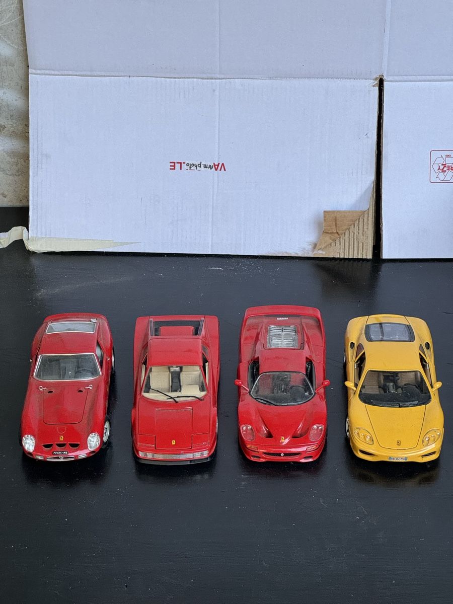Bburago Voitures modèles: Burango Ferrari Set – D'occasion à Lausanne par artnouveau04