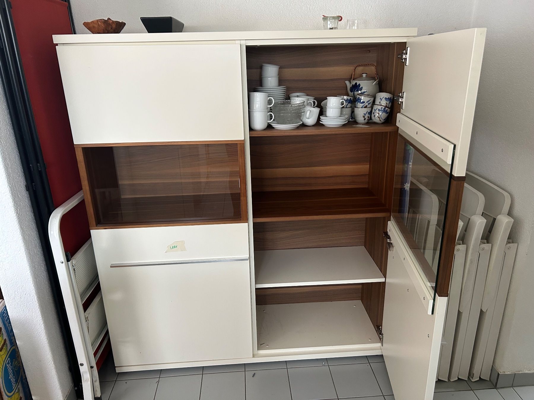 Credenze: Hohes Sideboard mit Glasvitrine – Usato da Hondrich venduto da pfi_cp26 2