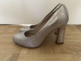 Chaussures à talons dorées