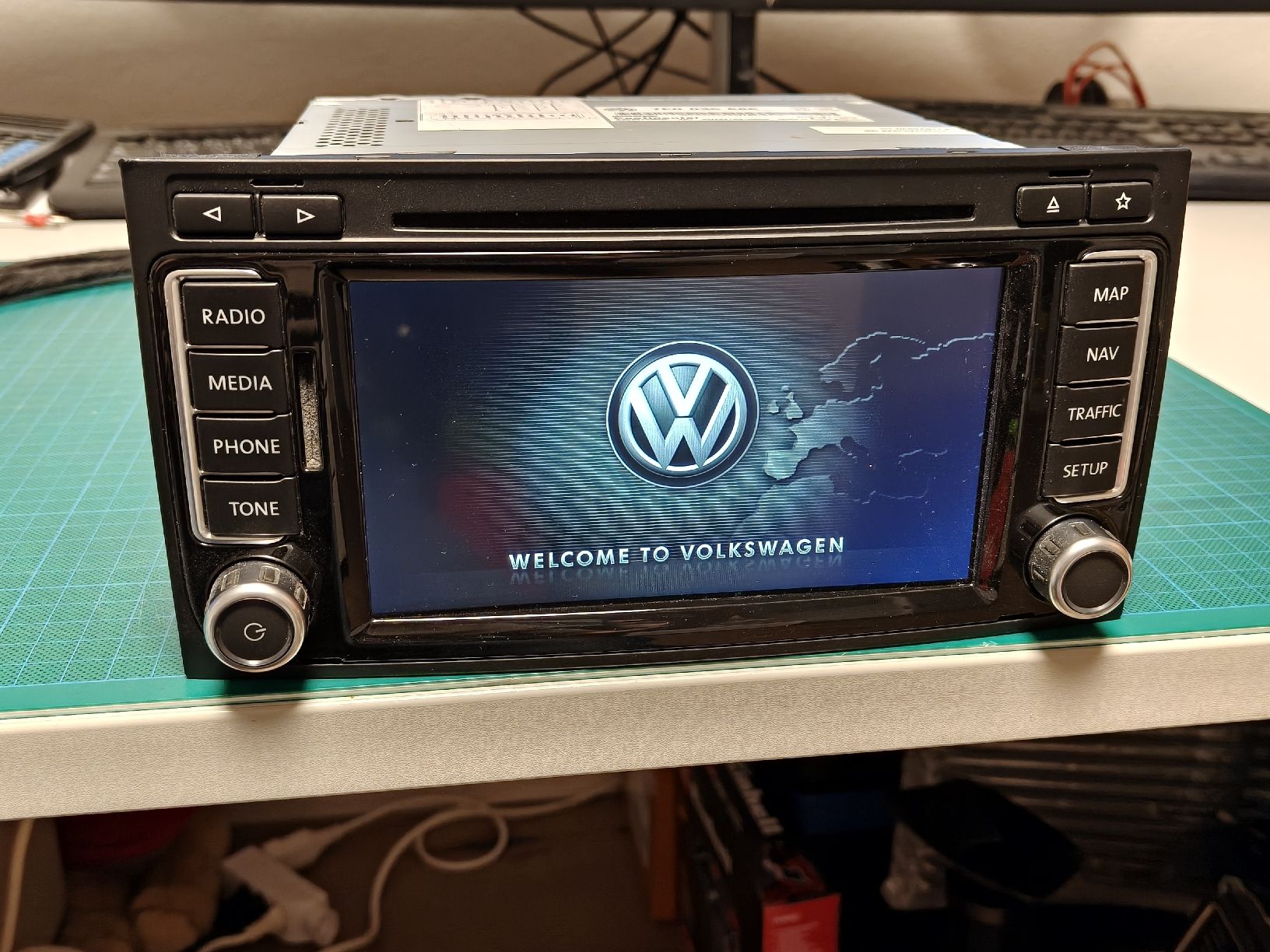 Navigationsgeräte: VW Navigationsgerät RNS510 7E0 035 686 – Gebraucht aus Niederuzwil von Byte0Bit1