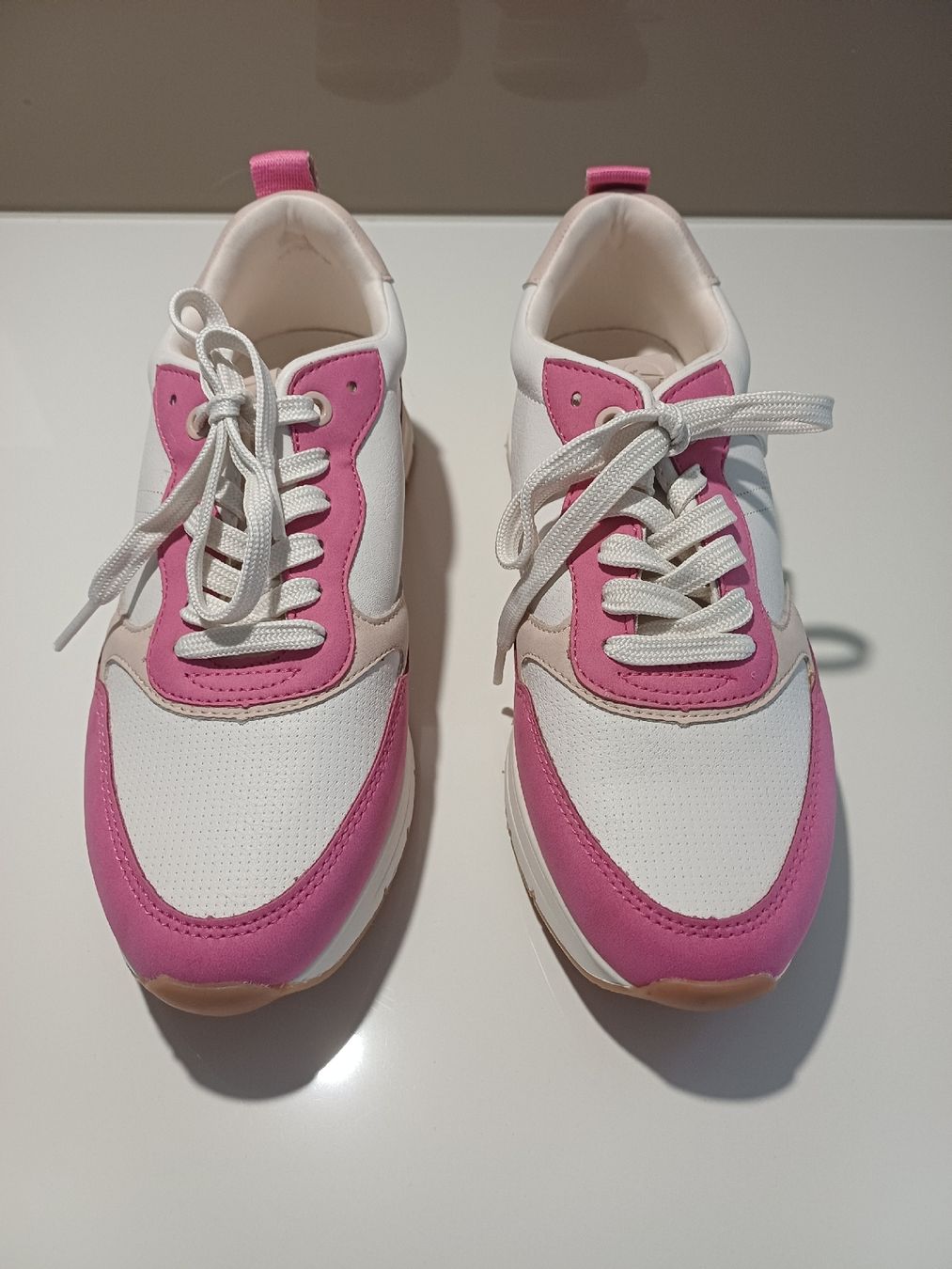 Tamaris Scarpe da donna: neue tamaris sneaker  – Nuovo (secondo la descrizione) da Goldach venduto da Requiliz