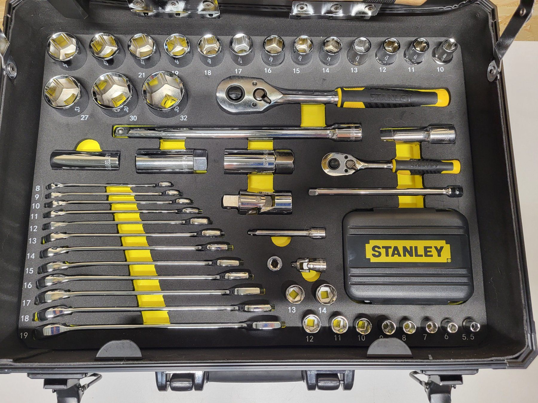 Stanley Tous les outils: STANLEY Werkzeugkoffer 142 Teile – Neuf (Voir description) à Brügg BE par POU-BELLE 3