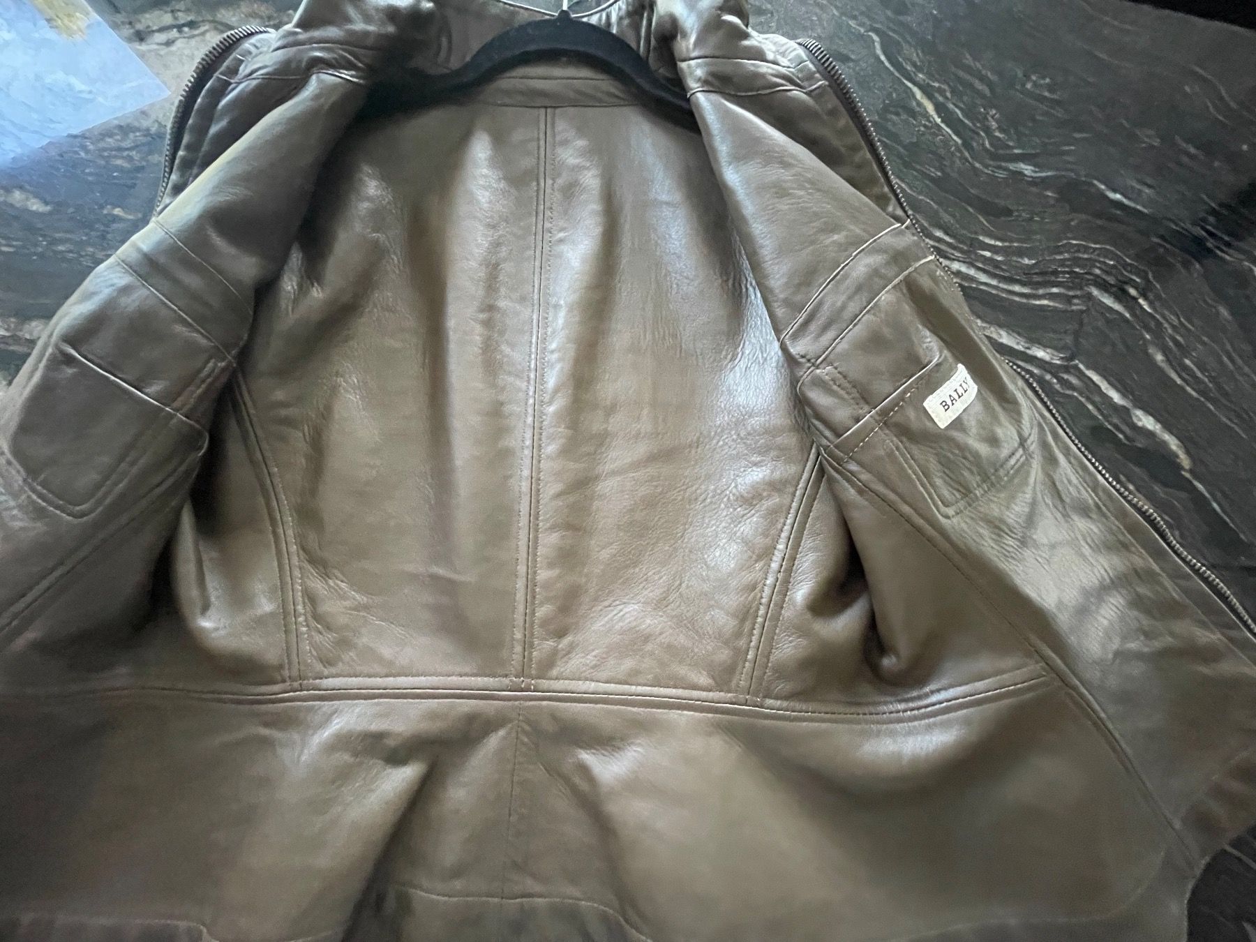 Bally Giacche: BALLY Lederjacke mit Leine, NEU, GR 36 – Nuovo (secondo la descrizione) da Dättwil AG venduto da nika8810 5