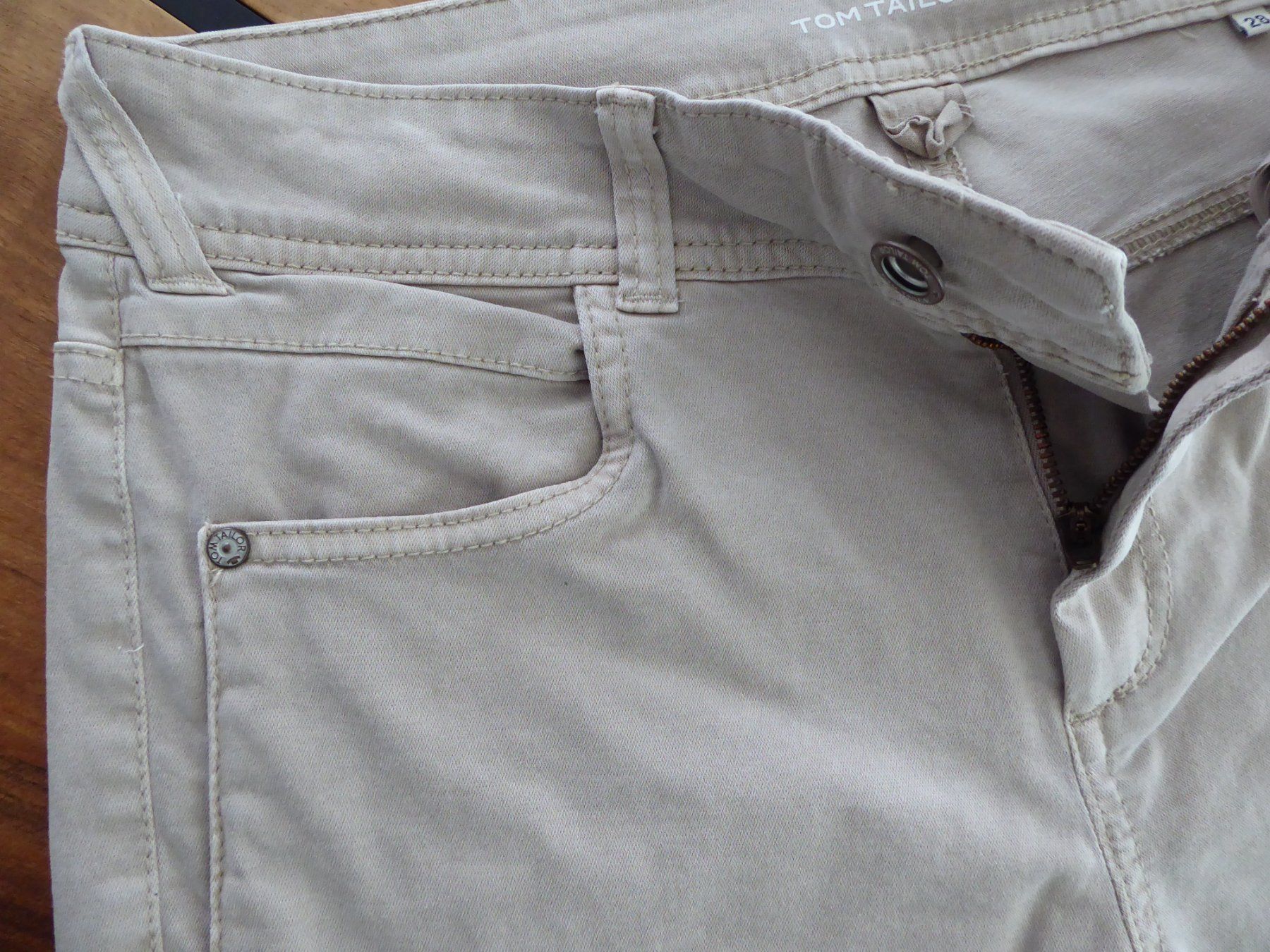 Tom Tailor Pantaloni: Capri-Hose Tom Tailor beige Grösse 28 – Usato da Entlebuch venduto da roma6370 2