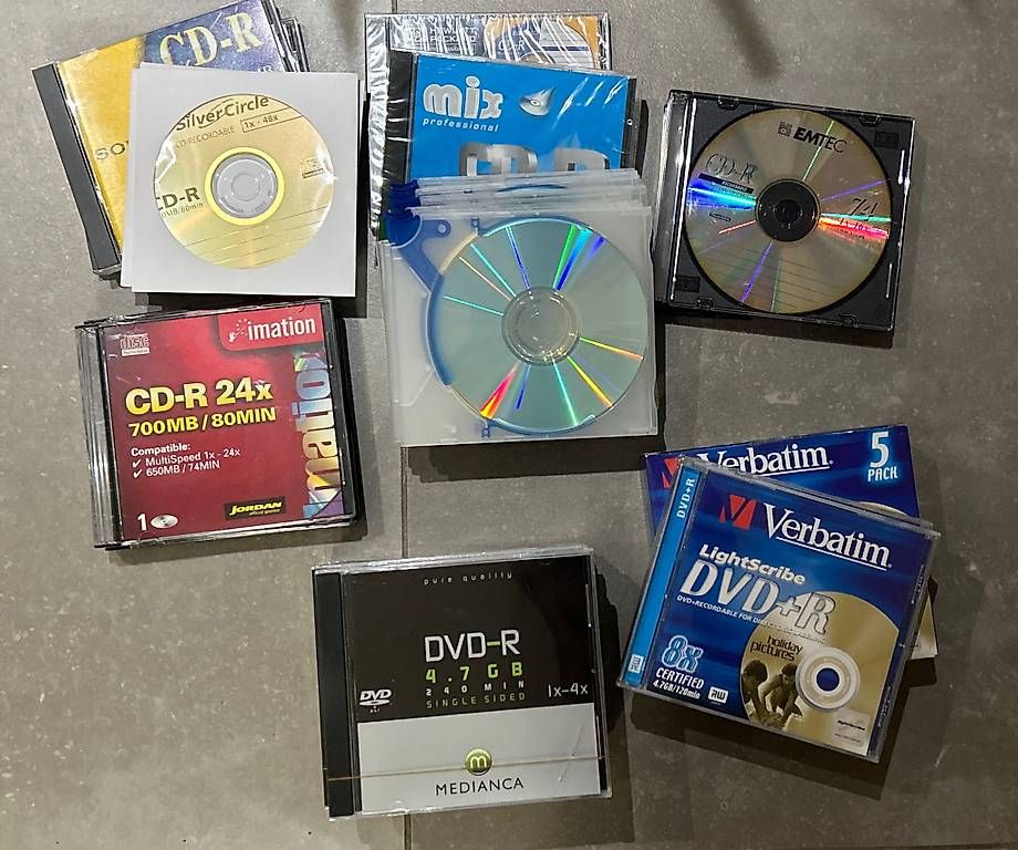 Registratori: DVD-R et CD-R – Usato da Cormondrèche venduto da SwiSSID