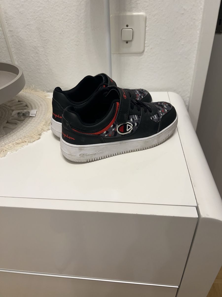 Champion Scarpe per ragazzi: CHAMPION TURNSCHUHE NEUWERTIG GR 33 – Usato da Basel venduto da theo-g77 5