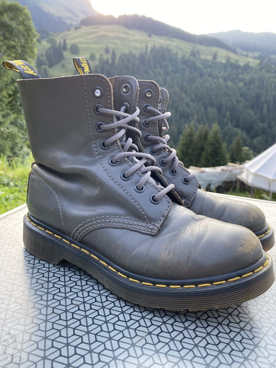 Dr. Martens Scarpe da uomo: Dr. Martens Boots Grey Leather Size 37 Used – Usato da Schattenhalb venduto da and_5wk7 1