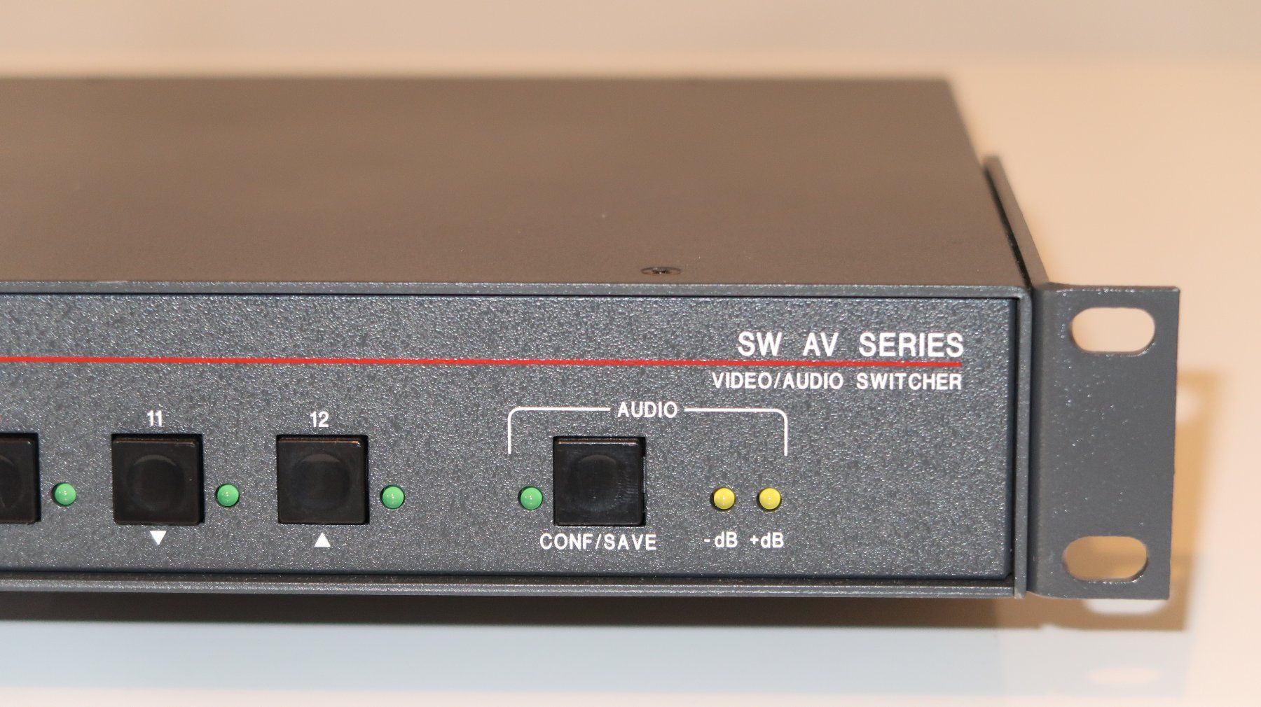 Interruttori: Extron Stereo Audio Umschalter mit 12 Inputs – Usato da Uster venduto da Mruedis 2