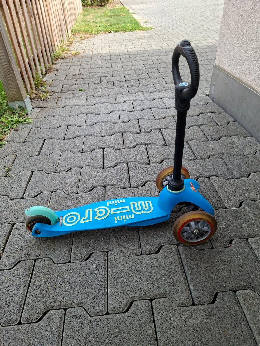 Micro Kickboard: Kinderroller Micro Mini blau drei Räder gebraucht – Gebraucht aus Waltenschwil von BJBari 2