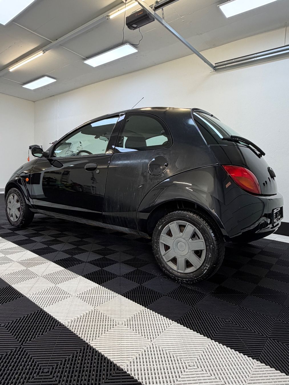 Automobili: Ford Ka, Sparsam – Usato da Oensingen venduto da buj_d9dw 5
